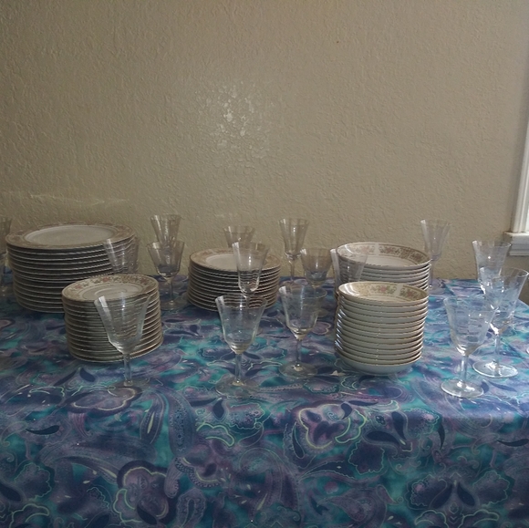 Dinnerware - Picture 4 of 8